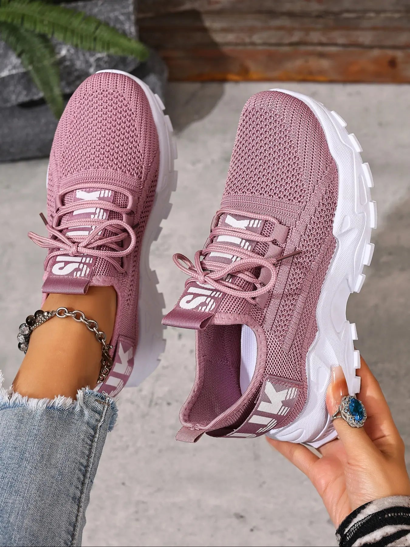 Step Into Comfort: Women's Lightweight Casual Sneakers for Spring & Fall Fitness
