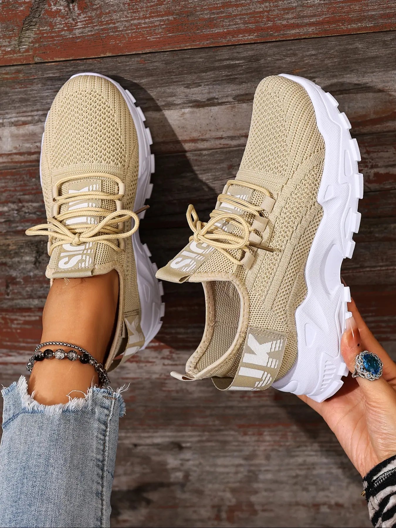 Step Into Comfort: Women's Lightweight Casual Sneakers for Spring & Fall Fitness
