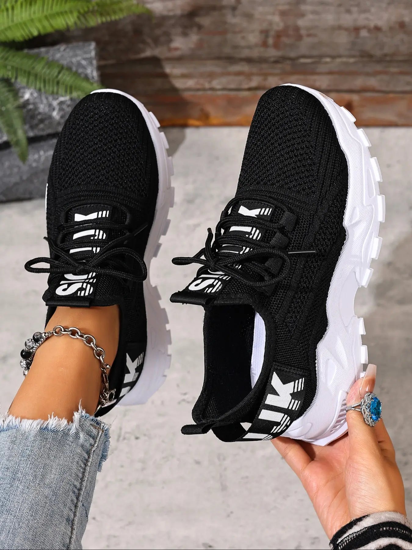 Step Into Comfort: Women's Lightweight Casual Sneakers for Spring & Fall Fitness