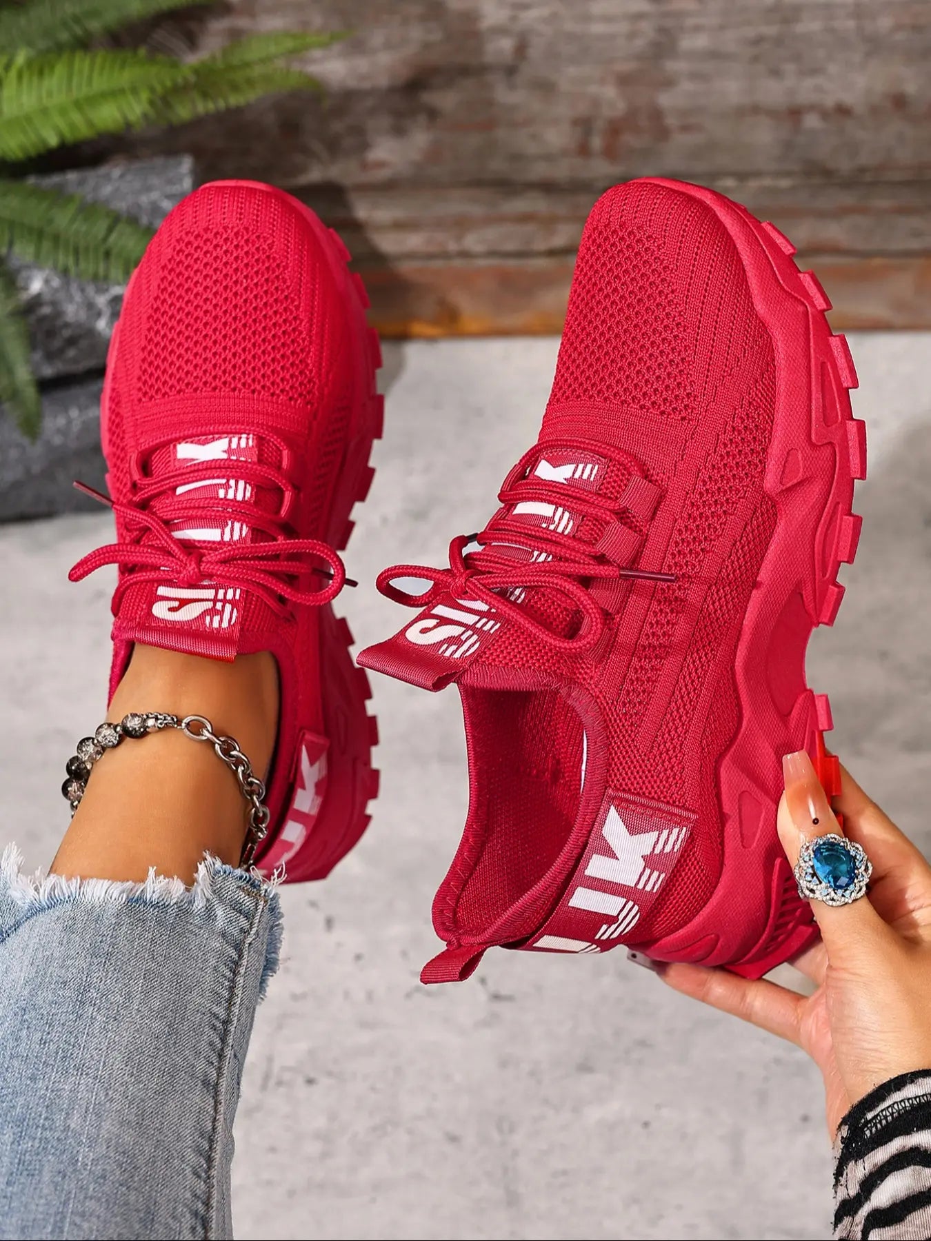 Step Into Comfort: Women's Lightweight Casual Sneakers for Spring & Fall Fitness