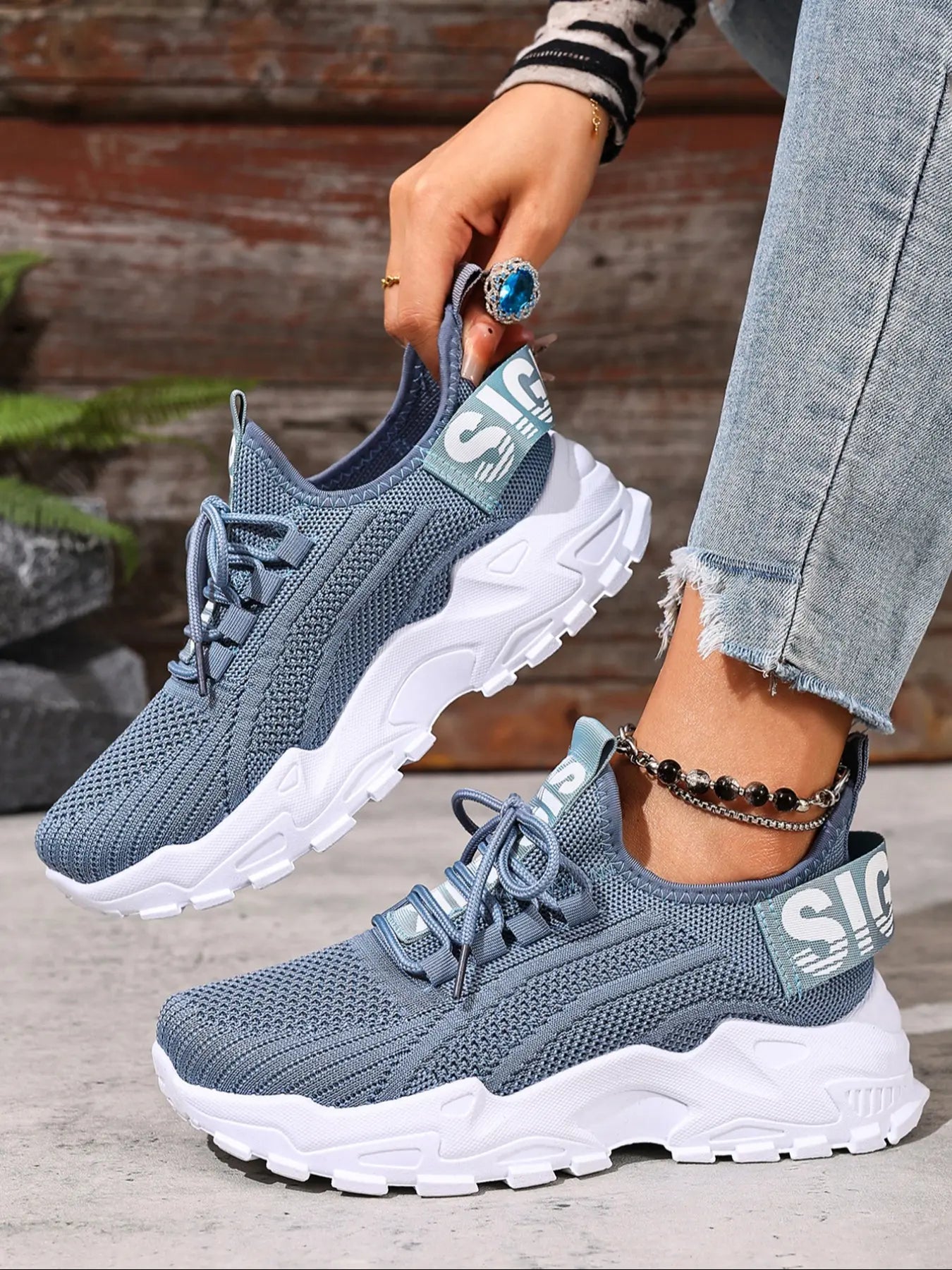 Step Into Comfort: Women's Lightweight Casual Sneakers for Spring & Fall Fitness