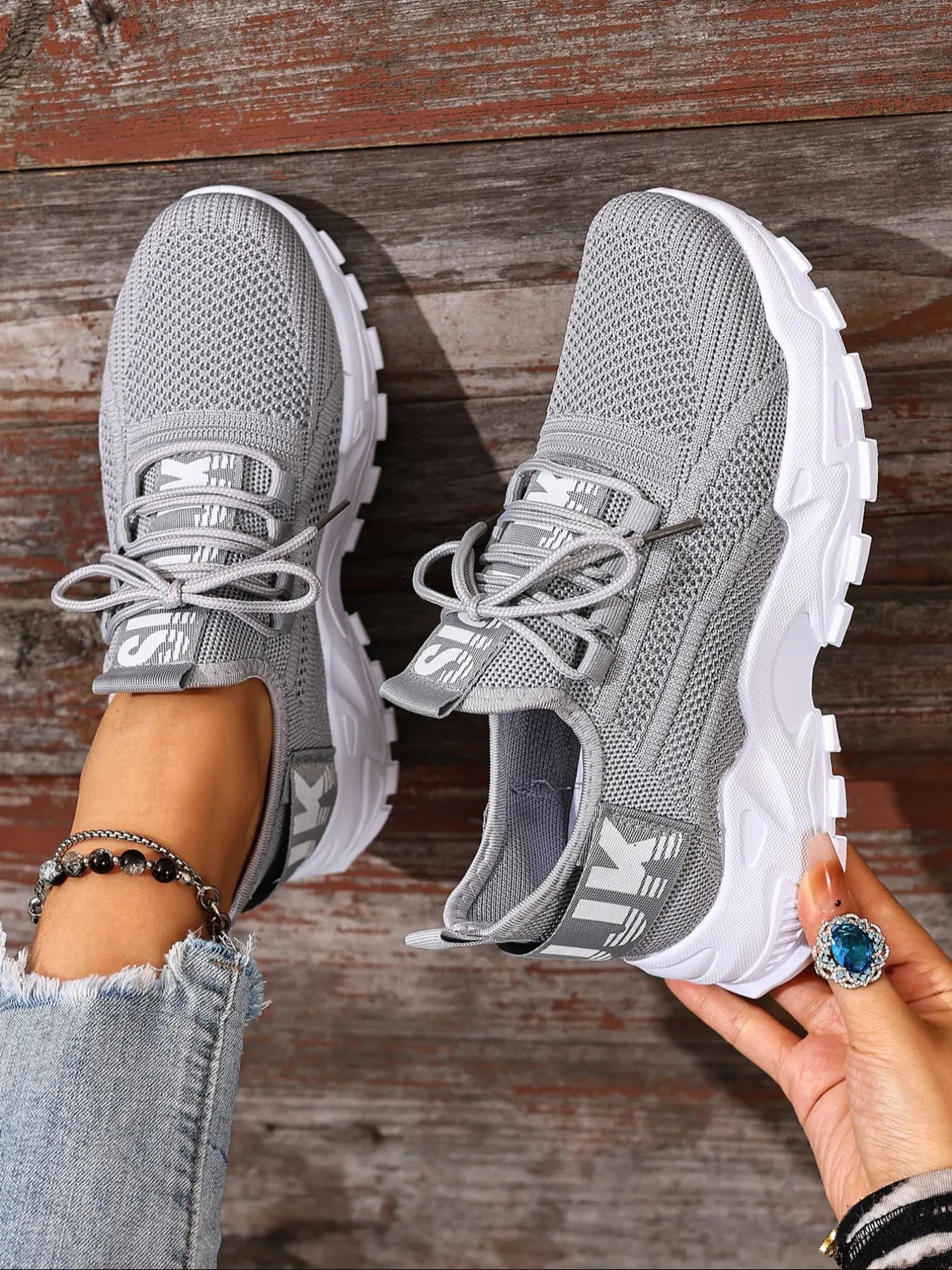 Step Into Comfort: Women's Lightweight Casual Sneakers for Spring & Fall Fitness